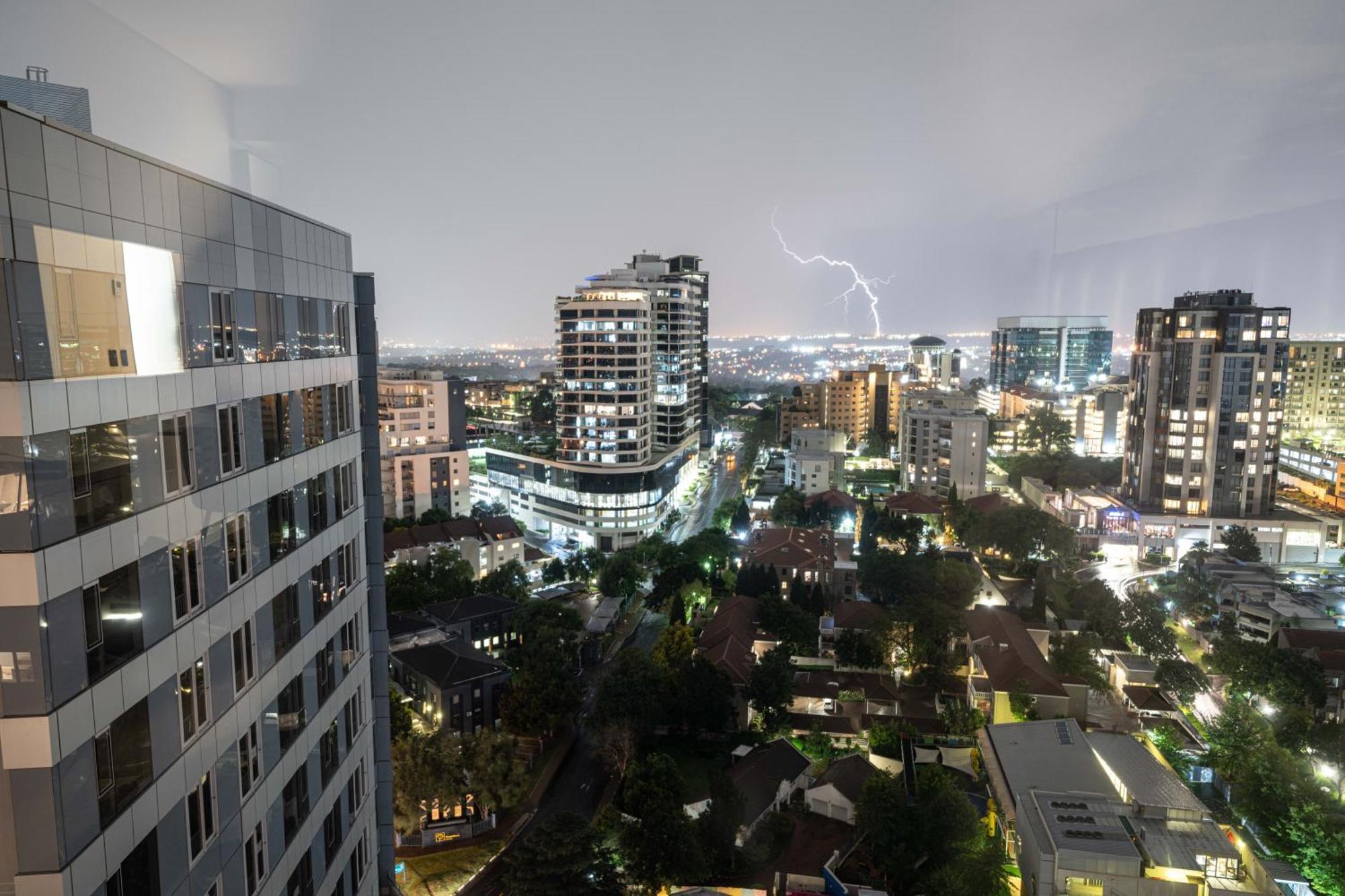 @Sandton Hotel Johannesburg Exterior photo